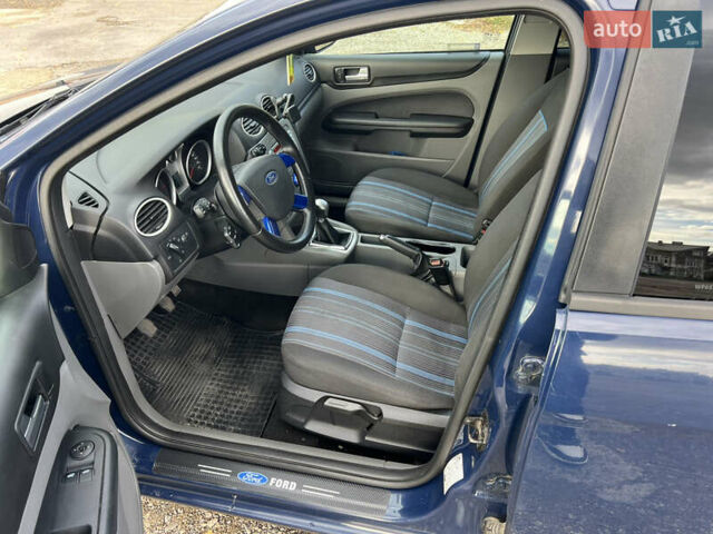 Синий Форд Фокус, объемом двигателя 1.56 л и пробегом 270 тыс. км за 4300 $, фото 12 на Automoto.ua