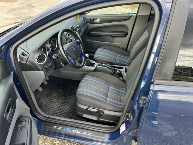 Синий Форд Фокус, объемом двигателя 1.6 л и пробегом 280 тыс. км за 4100 $, фото 13 на Automoto.ua