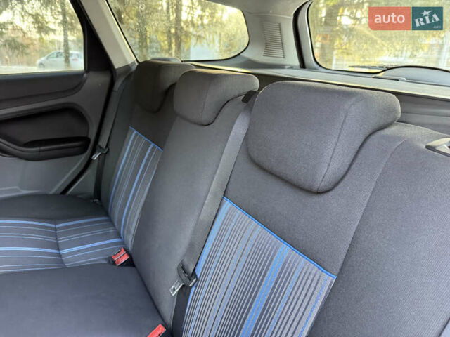 Синій Форд Фокус, об'ємом двигуна 1.6 л та пробігом 200 тис. км за 4499 $, фото 33 на Automoto.ua