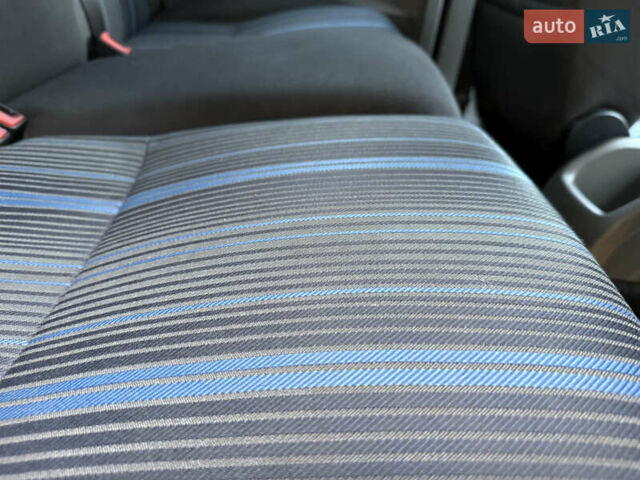 Синій Форд Фокус, об'ємом двигуна 1.6 л та пробігом 200 тис. км за 4499 $, фото 56 на Automoto.ua