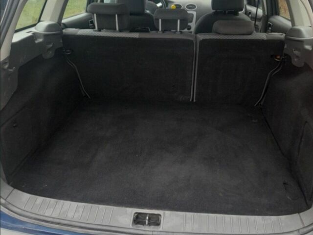 Синий Форд Фокус, объемом двигателя 1.6 л и пробегом 250 тыс. км за 3999 $, фото 5 на Automoto.ua