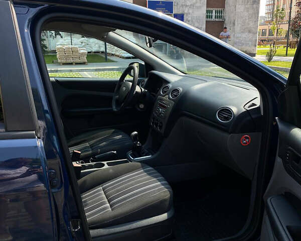 Синий Форд Фокус, объемом двигателя 1.6 л и пробегом 252 тыс. км за 5500 $, фото 13 на Automoto.ua