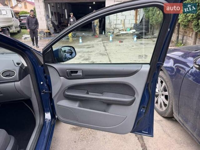 Синий Форд Фокус, объемом двигателя 1.6 л и пробегом 198 тыс. км за 5950 $, фото 10 на Automoto.ua
