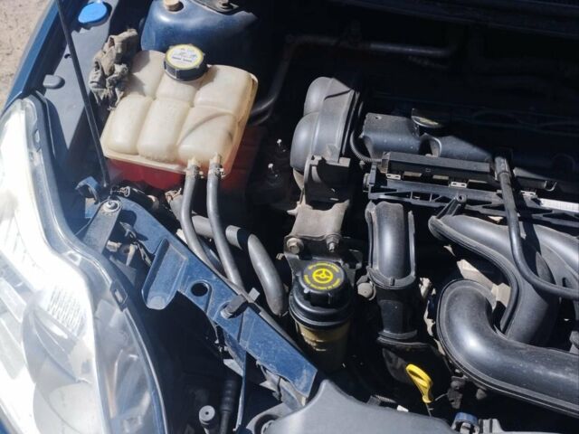 Синій Форд Фокус, об'ємом двигуна 1.4 л та пробігом 217 тис. км за 5500 $, фото 21 на Automoto.ua