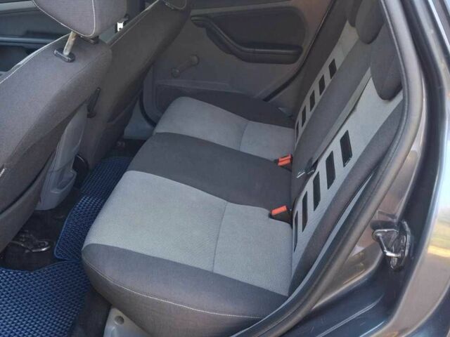 Синій Форд Фокус, об'ємом двигуна 1.6 л та пробігом 454 тис. км за 4000 $, фото 10 на Automoto.ua