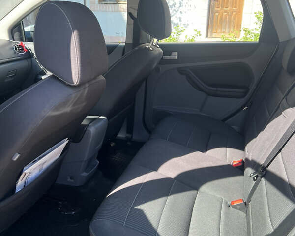 Синий Форд Фокус, объемом двигателя 1.8 л и пробегом 201 тыс. км за 5100 $, фото 9 на Automoto.ua