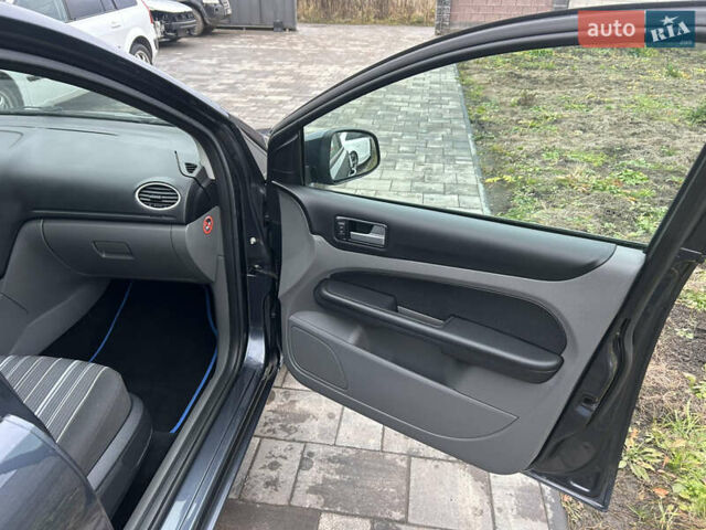 Синий Форд Фокус, объемом двигателя 1.6 л и пробегом 225 тыс. км за 5100 $, фото 23 на Automoto.ua