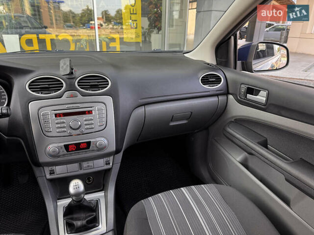 Синий Форд Фокус, объемом двигателя 1.56 л и пробегом 239 тыс. км за 5800 $, фото 13 на Automoto.ua