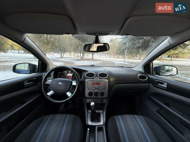 Синій Форд Фокус, об'ємом двигуна 1.6 л та пробігом 200 тис. км за 4499 $, фото 48 на Automoto.ua