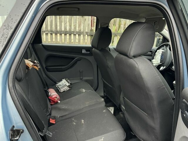 Синій Форд Фокус, об'ємом двигуна 1.6 л та пробігом 300 тис. км за 3500 $, фото 4 на Automoto.ua