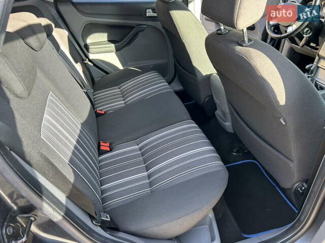 Синий Форд Фокус, объемом двигателя 1.6 л и пробегом 225 тыс. км за 5300 $, фото 19 на Automoto.ua