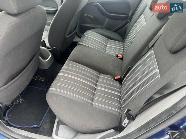 Синій Форд Фокус, об'ємом двигуна 1.6 л та пробігом 257 тис. км за 2490 $, фото 10 на Automoto.ua