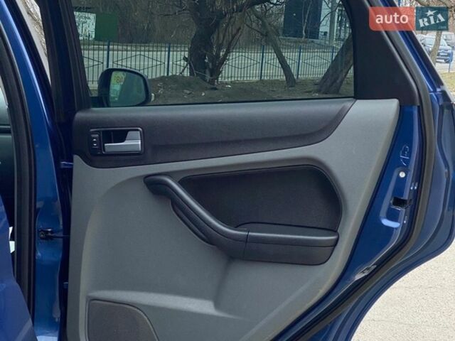 Синий Форд Фокус, объемом двигателя 1.6 л и пробегом 165 тыс. км за 5300 $, фото 38 на Automoto.ua