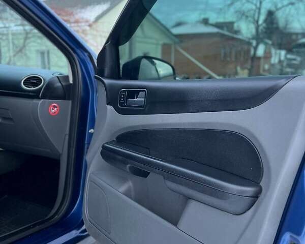 Синій Форд Фокус, об'ємом двигуна 1.6 л та пробігом 230 тис. км за 4399 $, фото 40 на Automoto.ua