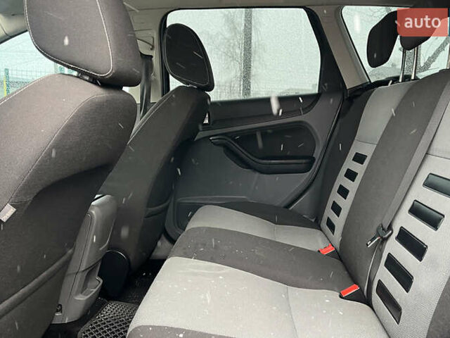 Синій Форд Фокус, об'ємом двигуна 1.6 л та пробігом 253 тис. км за 5600 $, фото 15 на Automoto.ua