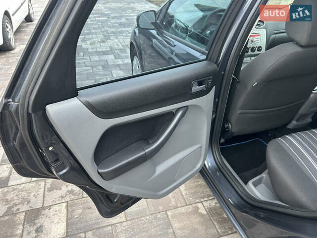 Синий Форд Фокус, объемом двигателя 1.6 л и пробегом 225 тыс. км за 5100 $, фото 18 на Automoto.ua