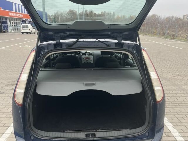 Синий Форд Фокус, объемом двигателя 1.6 л и пробегом 300 тыс. км за 3700 $, фото 4 на Automoto.ua