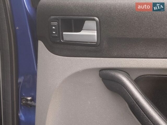 Синій Форд Фокус, об'ємом двигуна 1.6 л та пробігом 165 тис. км за 5400 $, фото 40 на Automoto.ua