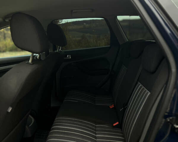 Синій Форд Фокус, об'ємом двигуна 1.6 л та пробігом 287 тис. км за 4999 $, фото 21 на Automoto.ua