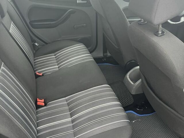 Синий Форд Фокус, объемом двигателя 1.6 л и пробегом 300 тыс. км за 3700 $, фото 15 на Automoto.ua