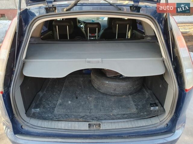 Синій Форд Фокус, об'ємом двигуна 1.6 л та пробігом 405 тис. км за 3800 $, фото 1 на Automoto.ua