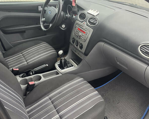 Синій Форд Фокус, об'ємом двигуна 1.6 л та пробігом 301 тис. км за 3850 $, фото 15 на Automoto.ua