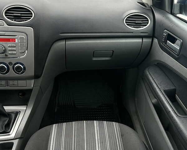 Синий Форд Фокус, объемом двигателя 1.6 л и пробегом 277 тыс. км за 4950 $, фото 23 на Automoto.ua