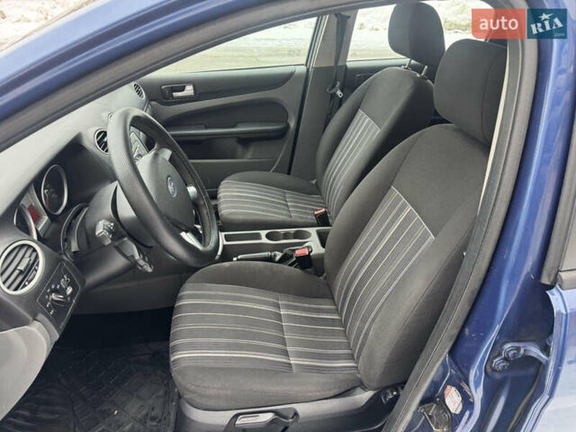 Синій Форд Фокус, об'ємом двигуна 1.6 л та пробігом 257 тис. км за 2490 $, фото 9 на Automoto.ua