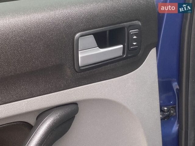 Синий Форд Фокус, объемом двигателя 1.6 л и пробегом 165 тыс. км за 5300 $, фото 31 на Automoto.ua