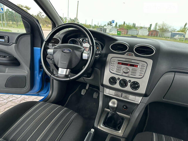 Синий Форд Фокус, объемом двигателя 1.6 л и пробегом 250 тыс. км за 5850 $, фото 17 на Automoto.ua