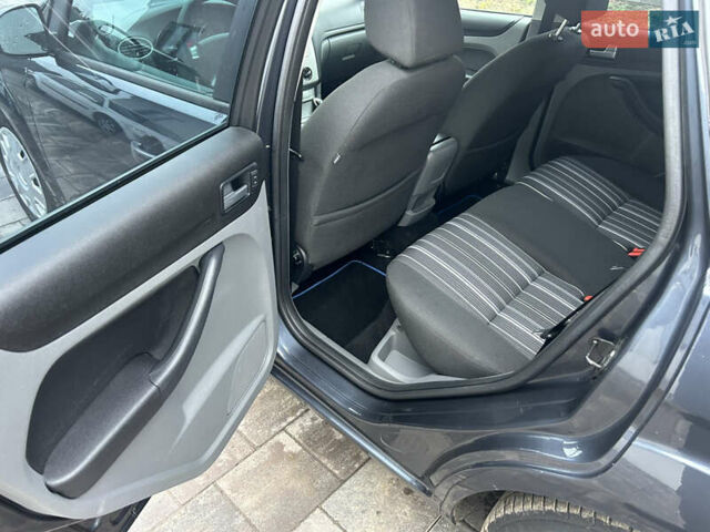 Синий Форд Фокус, объемом двигателя 1.6 л и пробегом 225 тыс. км за 5100 $, фото 17 на Automoto.ua