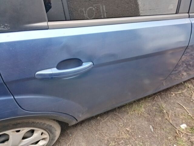 Синій Форд Фокус, об'ємом двигуна 1.6 л та пробігом 398 тис. км за 3400 $, фото 3 на Automoto.ua