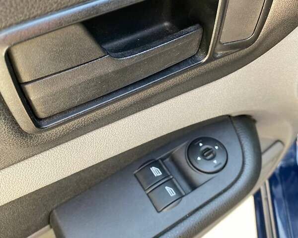 Синий Форд Фокус, объемом двигателя 1.6 л и пробегом 252 тыс. км за 5500 $, фото 11 на Automoto.ua