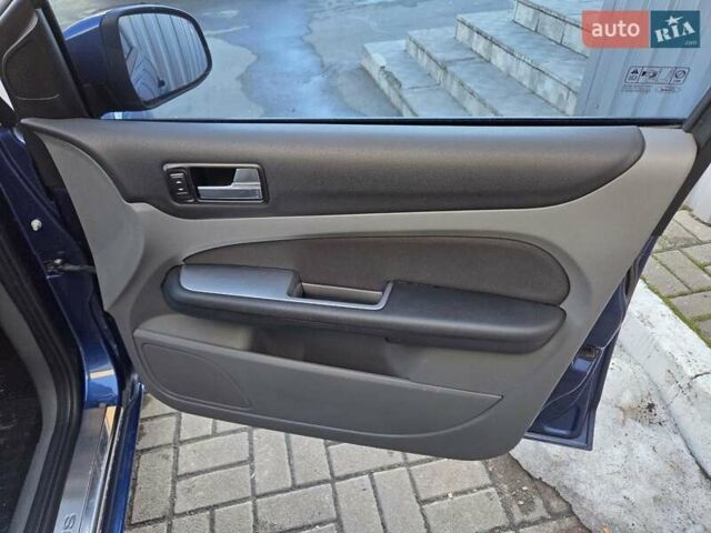 Синий Форд Фокус, объемом двигателя 1.6 л и пробегом 167 тыс. км за 5500 $, фото 11 на Automoto.ua