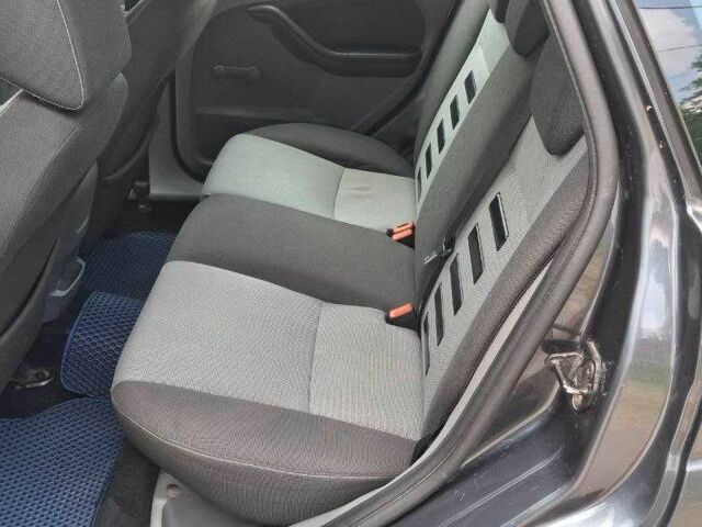 Синій Форд Фокус, об'ємом двигуна 1.6 л та пробігом 454 тис. км за 4000 $, фото 11 на Automoto.ua