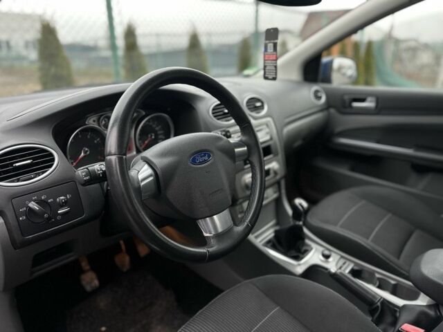 Синий Форд Фокус, объемом двигателя 1.6 л и пробегом 264 тыс. км за 6000 $, фото 5 на Automoto.ua