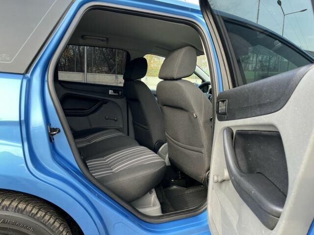 Синий Форд Фокус, объемом двигателя 1.6 л и пробегом 199 тыс. км за 6399 $, фото 16 на Automoto.ua