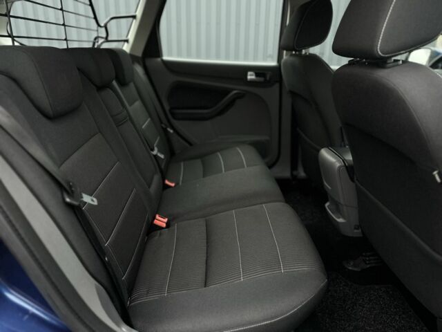 Синий Форд Фокус, объемом двигателя 1.6 л и пробегом 264 тыс. км за 6000 $, фото 7 на Automoto.ua