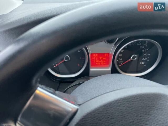 Синій Форд Фокус, об'ємом двигуна 1.6 л та пробігом 237 тис. км за 6200 $, фото 5 на Automoto.ua