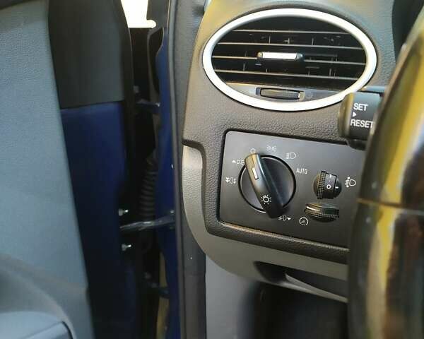 Синий Форд Фокус, объемом двигателя 1.8 л и пробегом 190 тыс. км за 5400 $, фото 15 на Automoto.ua