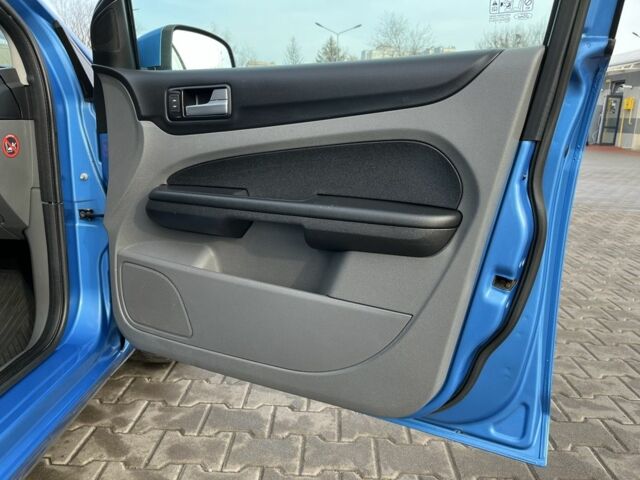 Синий Форд Фокус, объемом двигателя 1.6 л и пробегом 199 тыс. км за 6399 $, фото 13 на Automoto.ua