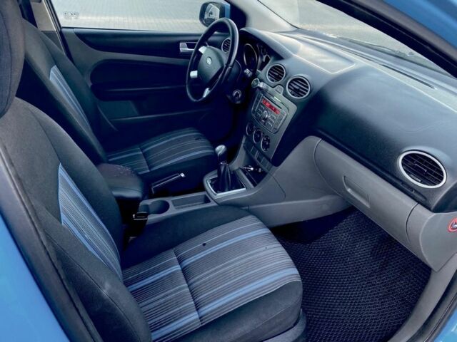 Синій Форд Фокус, об'ємом двигуна 1.6 л та пробігом 233 тис. км за 4650 $, фото 14 на Automoto.ua