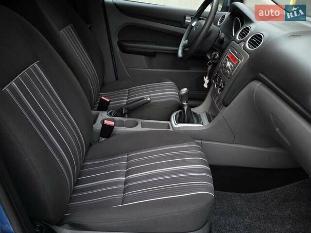 Синий Форд Фокус, объемом двигателя 1.6 л и пробегом 169 тыс. км за 5350 $, фото 32 на Automoto.ua