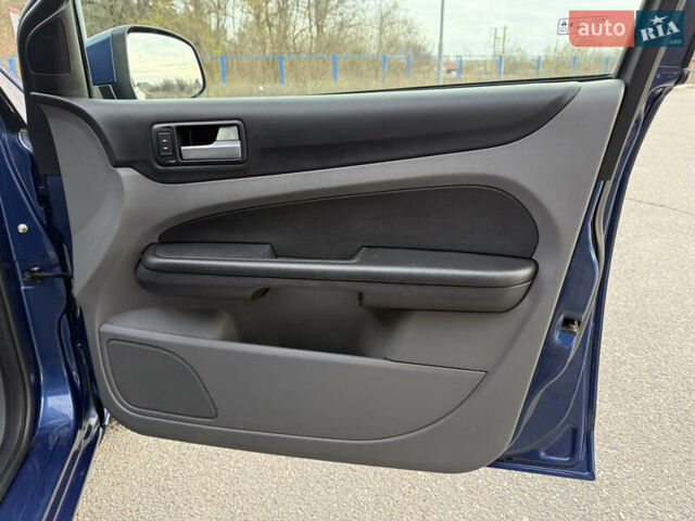 Синий Форд Фокус, объемом двигателя 1.6 л и пробегом 231 тыс. км за 4600 $, фото 15 на Automoto.ua