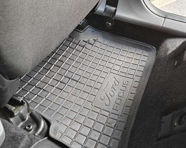 Синий Форд Фокус, объемом двигателя 1.6 л и пробегом 256 тыс. км за 6800 $, фото 47 на Automoto.ua