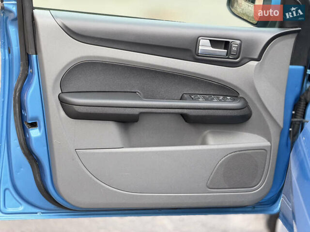 Синий Форд Фокус, объемом двигателя 1.6 л и пробегом 211 тыс. км за 4950 $, фото 30 на Automoto.ua