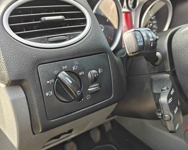 Синий Форд Фокус, объемом двигателя 1.6 л и пробегом 256 тыс. км за 6800 $, фото 21 на Automoto.ua