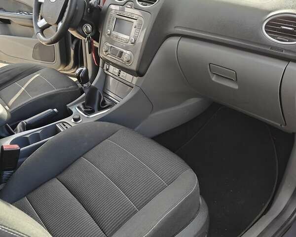 Синий Форд Фокус, объемом двигателя 1.6 л и пробегом 256 тыс. км за 6800 $, фото 42 на Automoto.ua