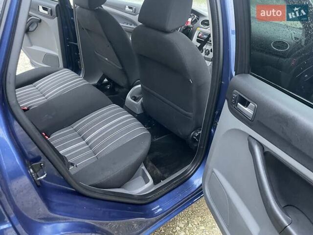 Синій Форд Фокус, об'ємом двигуна 1.6 л та пробігом 237 тис. км за 6200 $, фото 21 на Automoto.ua