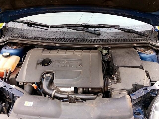 Синій Форд Фокус, об'ємом двигуна 1.6 л та пробігом 307 тис. км за 5500 $, фото 2 на Automoto.ua